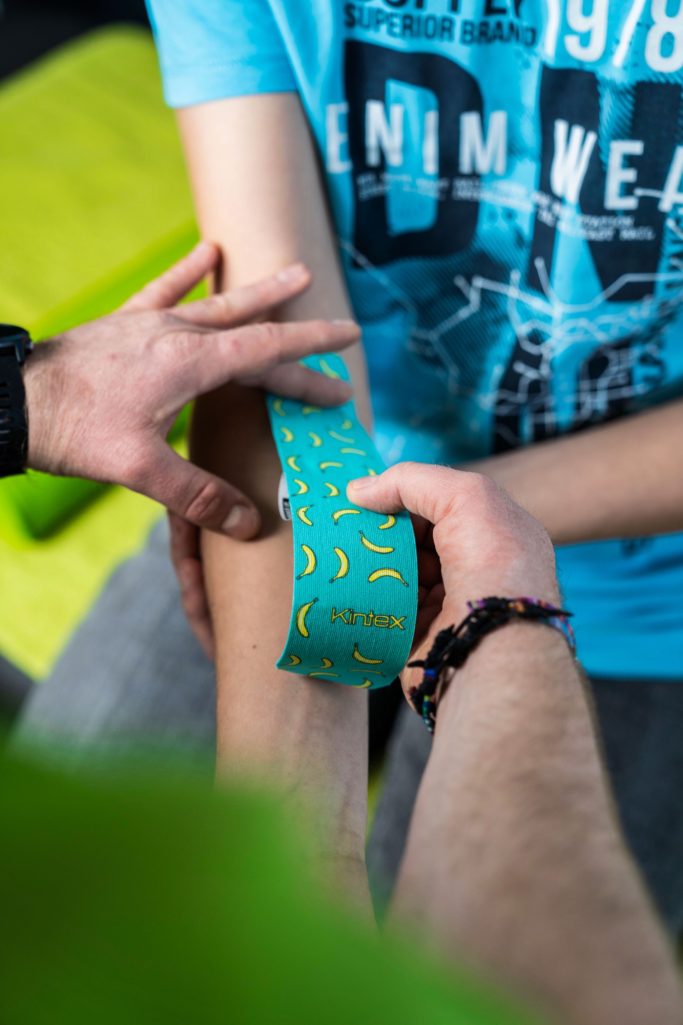 Kinesiotaping verwenden wir für verschiedene Erkrankungsbilder